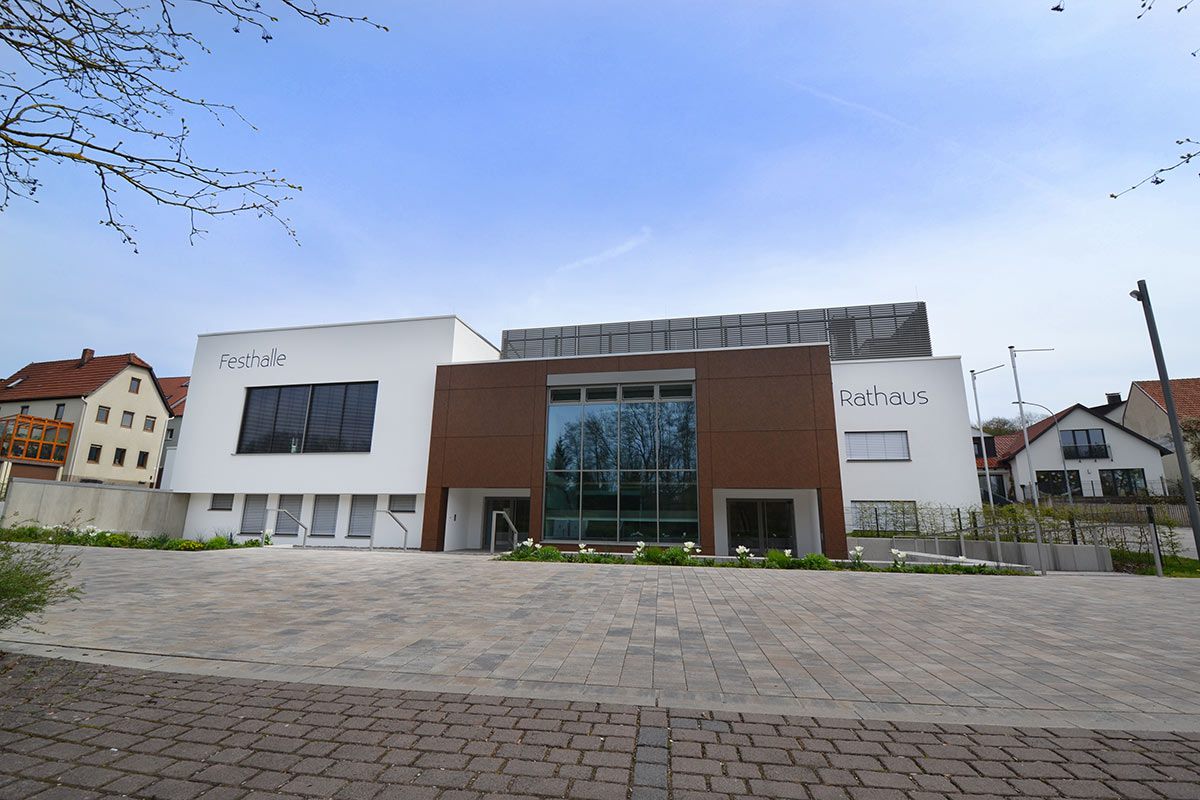Fassadenarbeiten Trespa Dorfzentrum Heustreu